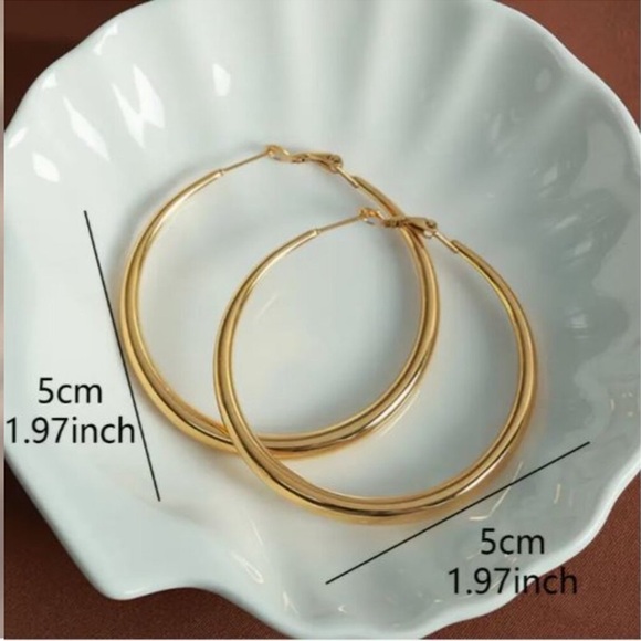 NEW 18K Gold Plated Classic Hoop Earrings - Picture 4 of 4